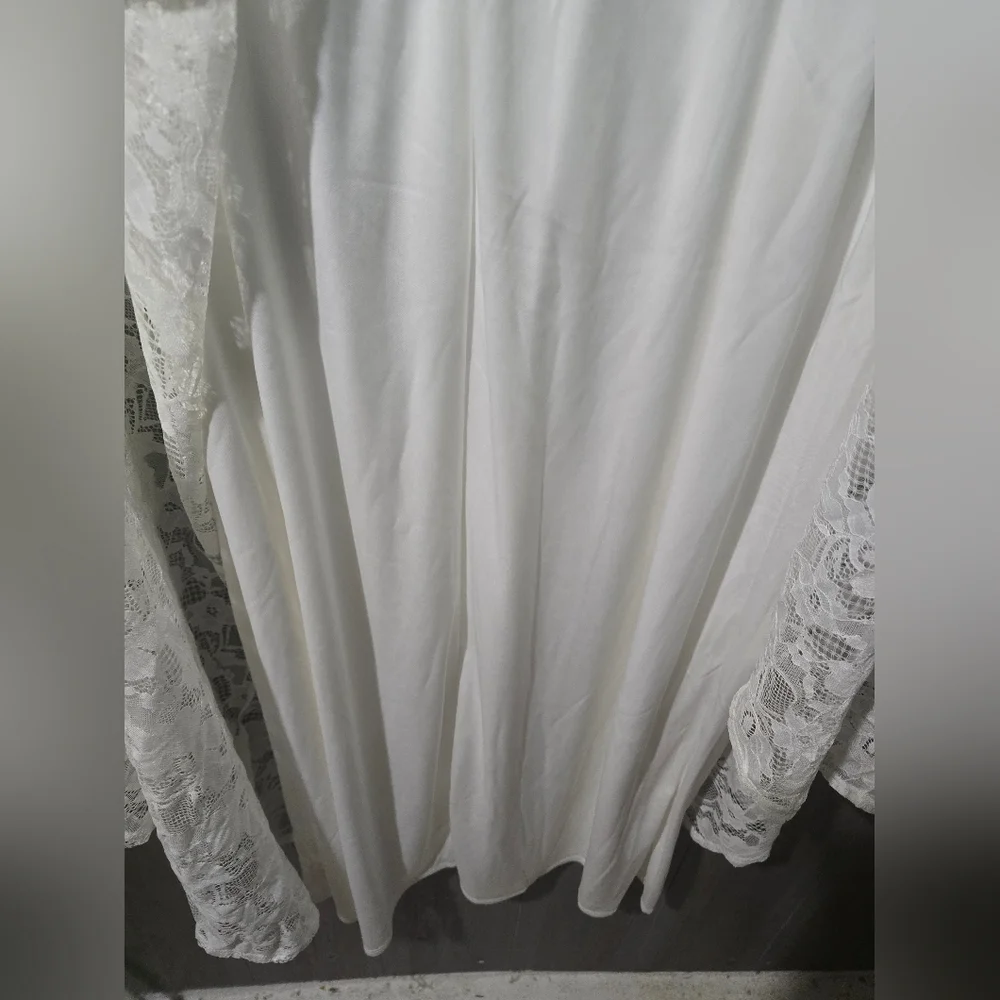 Ivory Lace Short Sleeve Fit & Flare Wedding Dress *NWT* - Picture 8 of 10